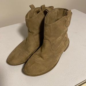 American Eagle Booties Size 8